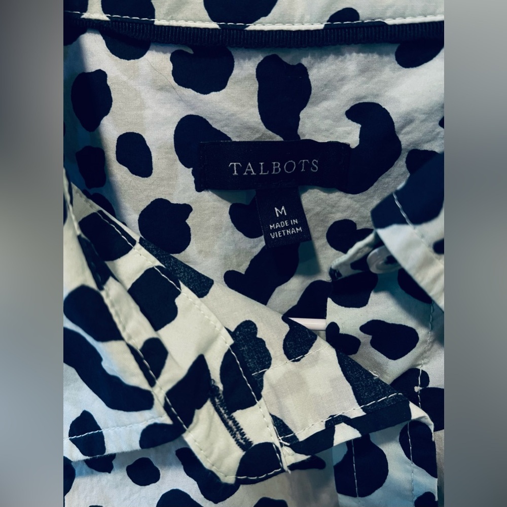Talbots Woman’s Mint/Black Leopard Print Long Sleeve Button Down Top; Size M